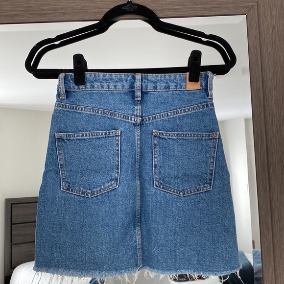 Zara Button Down Skirt - Picture 2 of 3